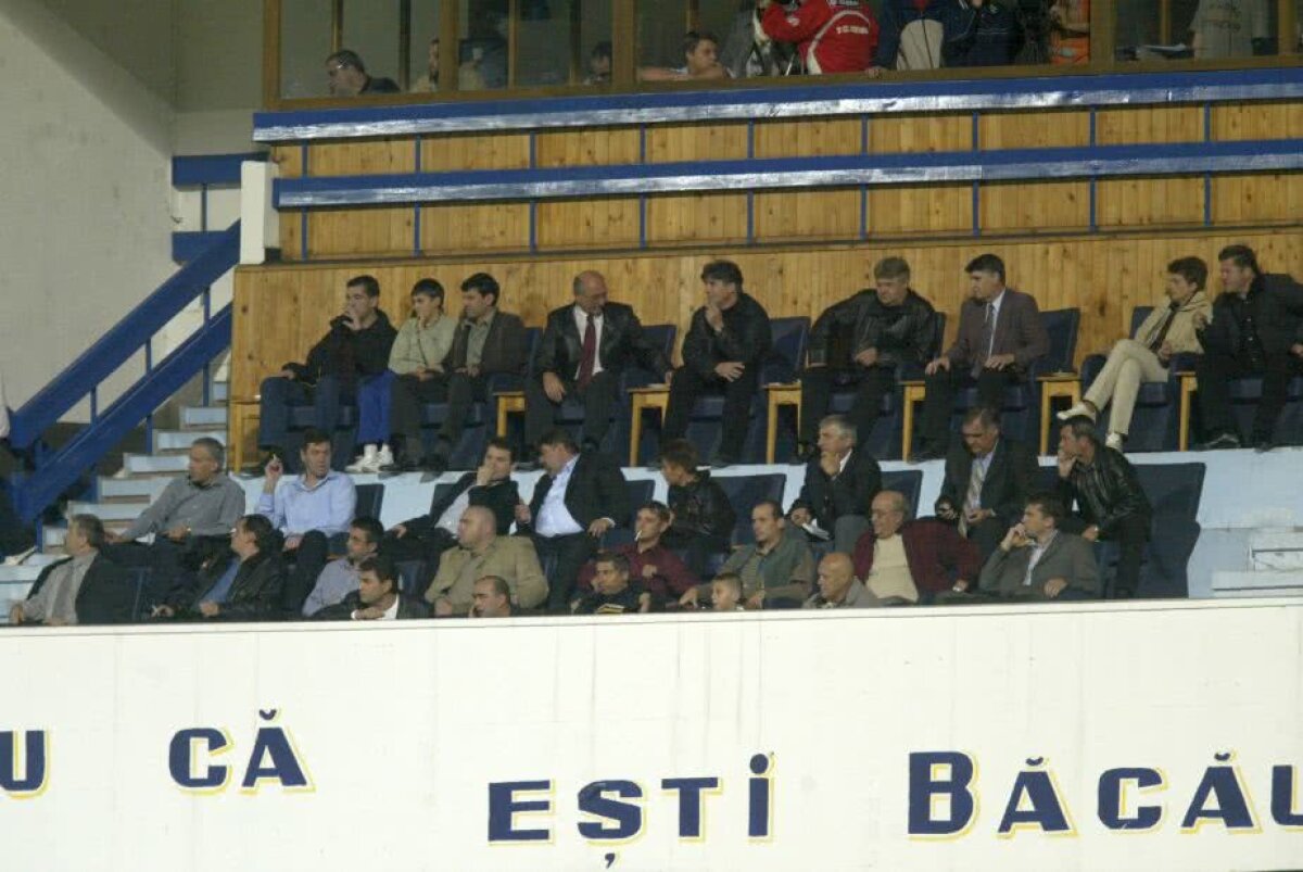 FOTO Imagini degradante cu un stadion important din România » În 2003 primise dreptul de a organiza partide în Europa