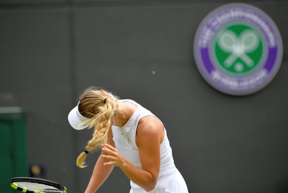 GALERIE FOTO Probleme la Wimbledon la meciul Wozniacki - Makarova » Daneza s-a enervat: "Nu vreau să înghit insecte!"