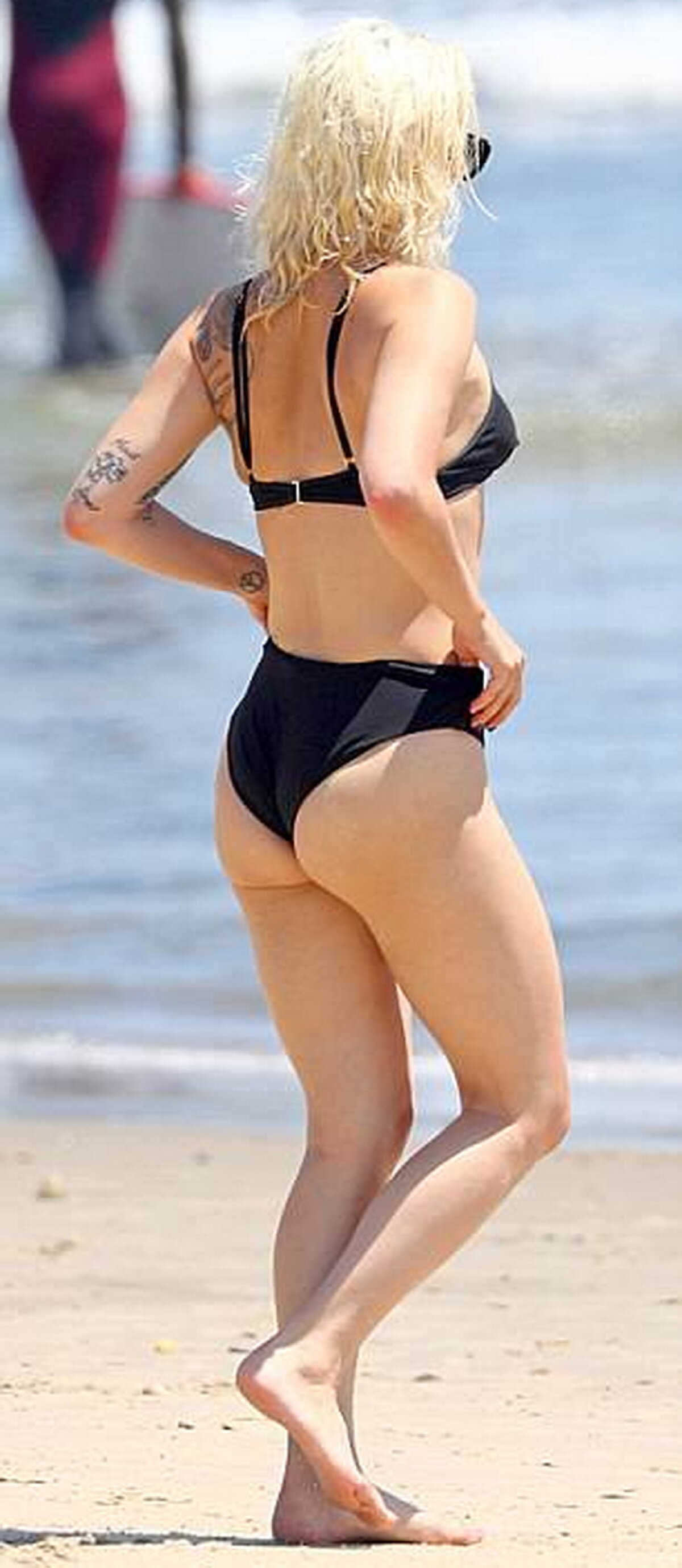GALERIE FOTO Lady Gaga, la proba costumului de baie. Arată superb!