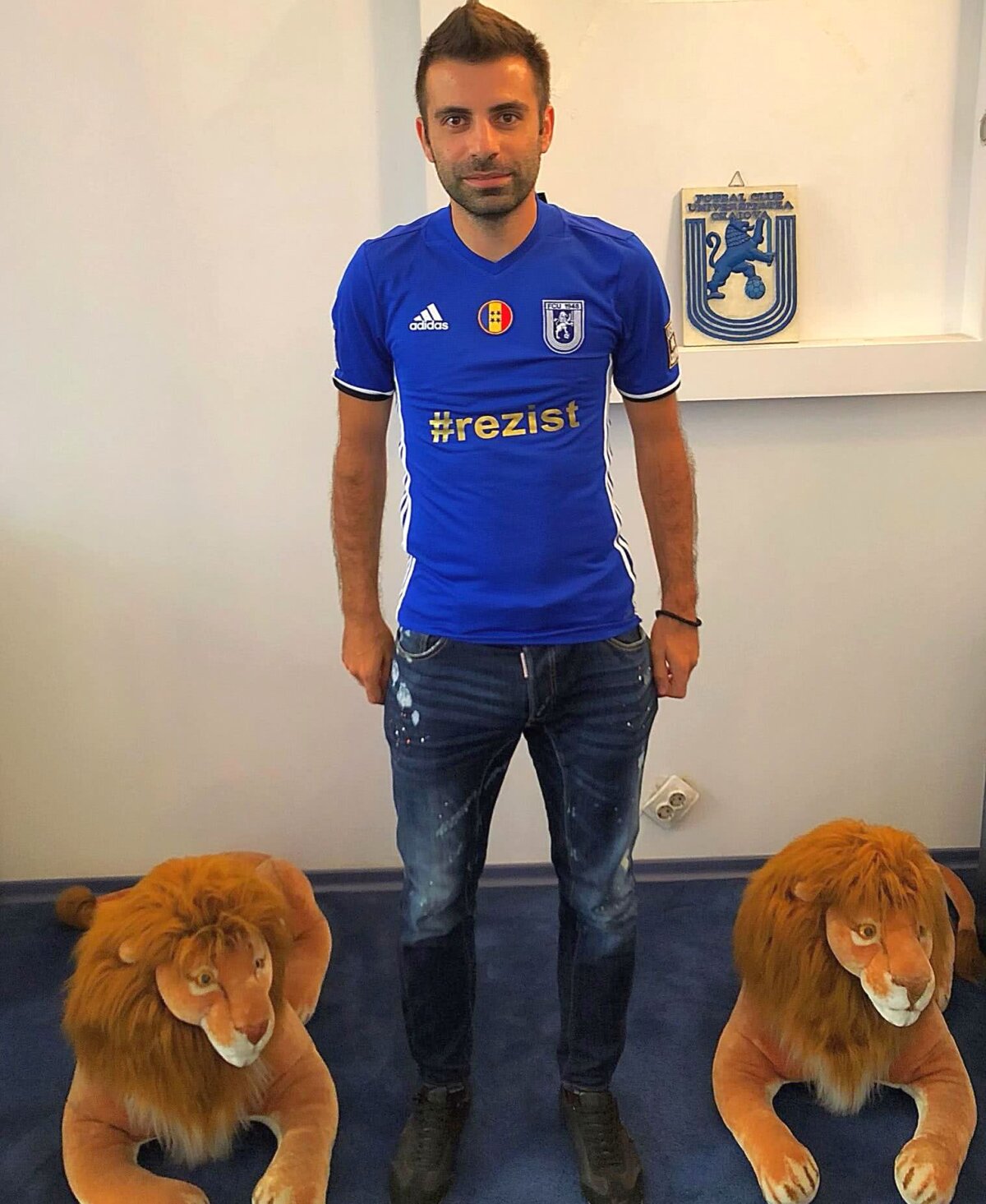 FOTO OFICIAL Lovitură importantă reușită de FC U Craiova » Oltenii s-au înțeles cu un fost jucător al rivalei Dinamo