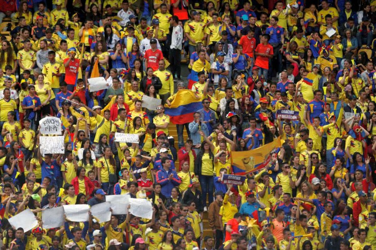 GALERIE FOTO + VIDEO Nebunie în Columbia la revenirea naționalei de la Mondiale! Fotbaliștii au fost așteptați pe stadion de fani 