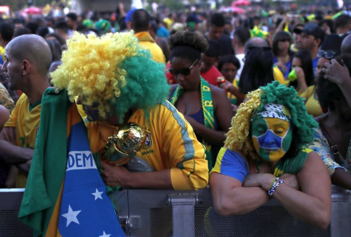 GALERIE FOTO Imagini emoționante cu fanii Braziliei » Lacrimi și disperare după ce Seleçao a fost eliminată