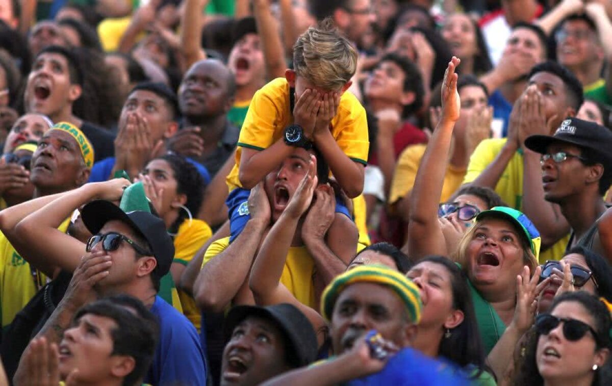 GALERIE FOTO Imagini emoționante cu fanii Braziliei » Lacrimi și disperare după ce Seleçao a fost eliminată