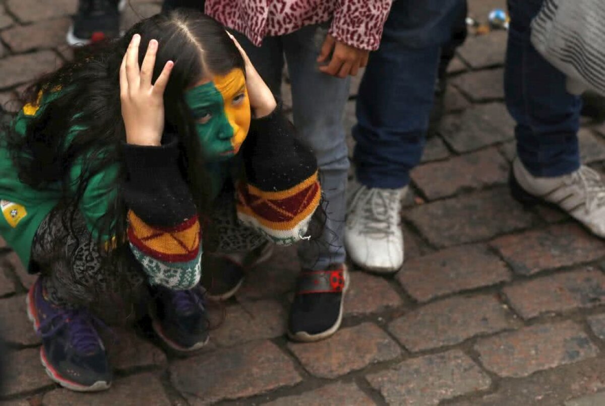 GALERIE FOTO Imagini emoționante cu fanii Braziliei » Lacrimi și disperare după ce Seleçao a fost eliminată
