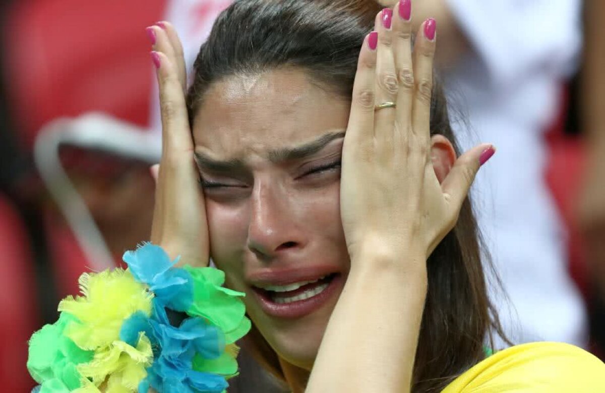 GALERIE FOTO Imagini emoționante cu fanii Braziliei » Lacrimi și disperare după ce Seleçao a fost eliminată