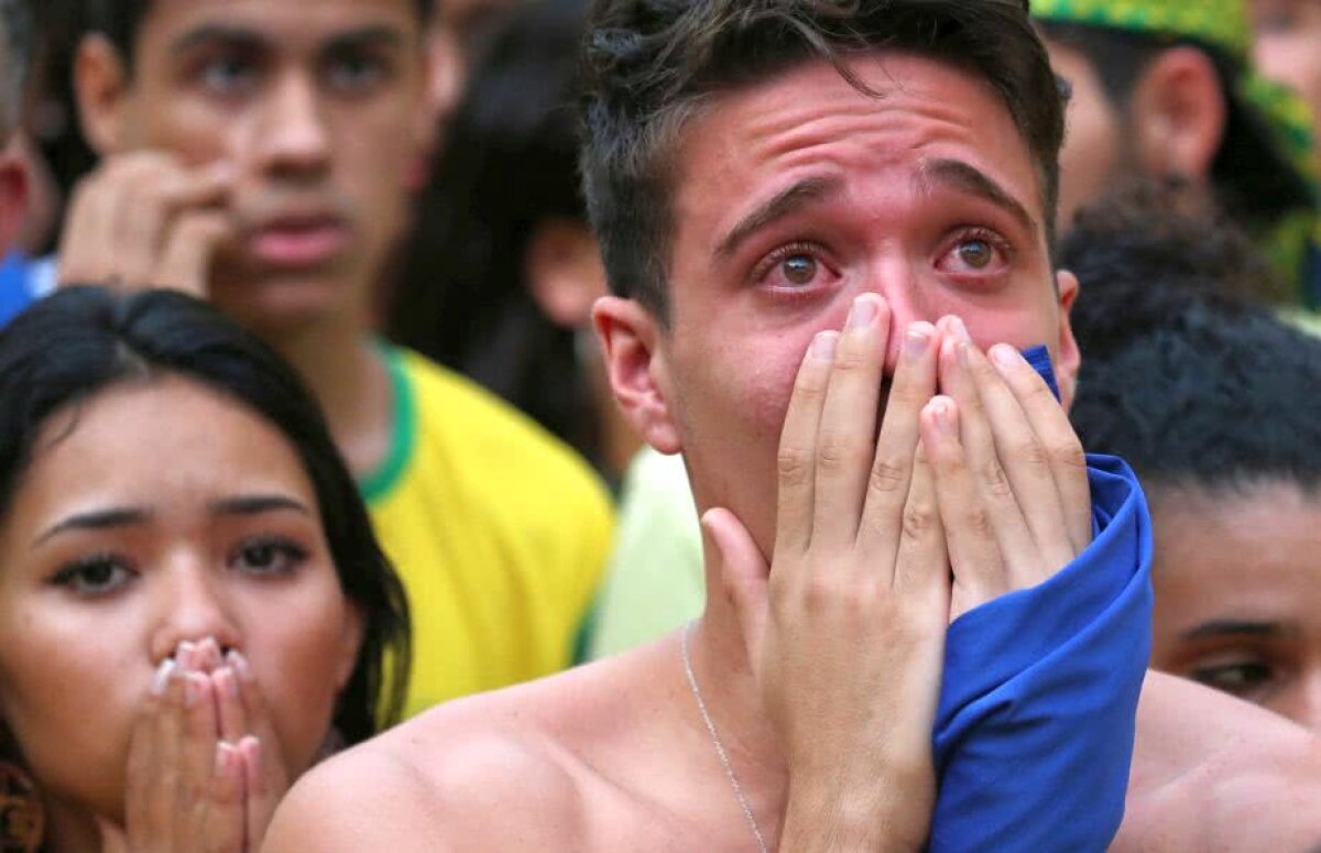 GALERIE FOTO Imagini emoționante cu fanii Braziliei » Lacrimi și disperare după ce Seleçao a fost eliminată