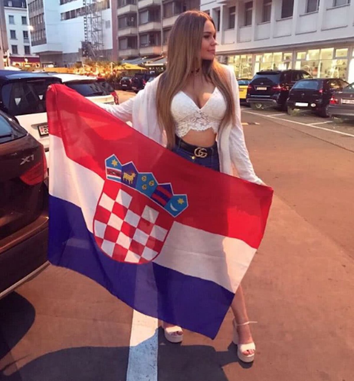 GALERIE FOTO Cea mai fierbinte fană a Croației s-a bucurat toată noaptea! A petrecut după calificarea în fața Rusiei