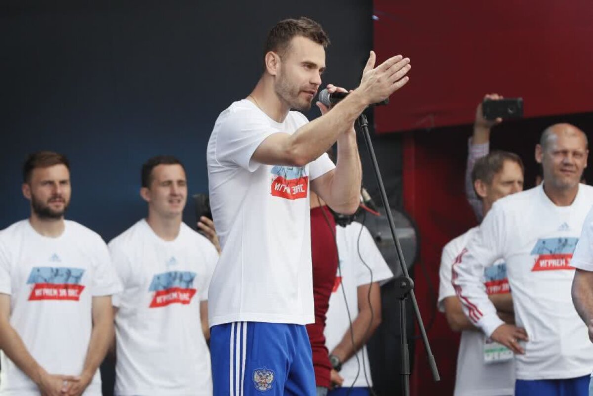 VIDEO+FOTO Nebunie în Moscova! Zeci de mii de fani i-au primit pe jucătorii Rusiei ca pe niște eroi