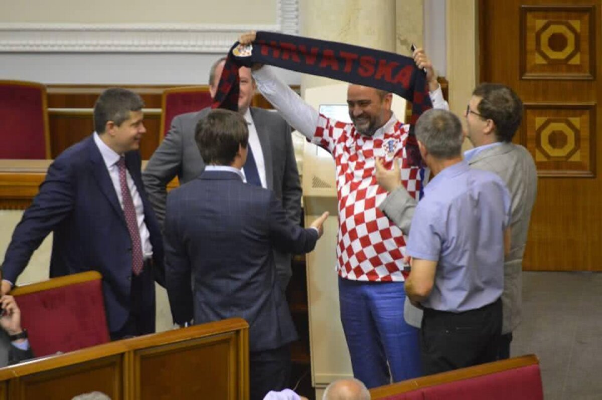 FOTO Cazul Vida ia amploare: președintele federației de la Kiev a venit în Parlament în tricoul Croației. "Plătim noi amenda!"