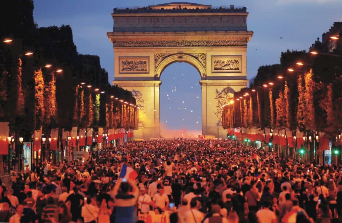 Pour l'éternité » 15 imagini FABULOASE surprinse pe străzile Franței după calificarea în finala Mondialului