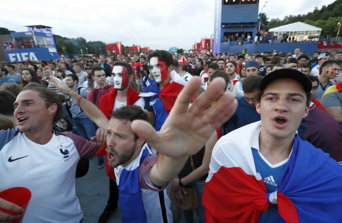 Pour l'éternité » 15 imagini FABULOASE surprinse pe străzile Franței după calificarea în finala Mondialului