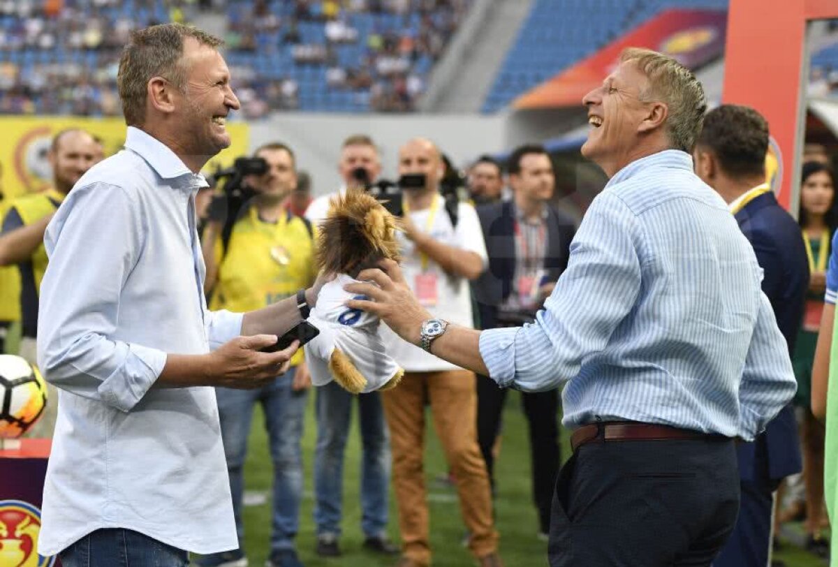 CFR Cluj - Craiova // VIDEO + FOTO Spectacol în peluza Craiovei la deschiderea oficială a noului sezon » Interziși de FRF, ultrașii s-au răzbunat