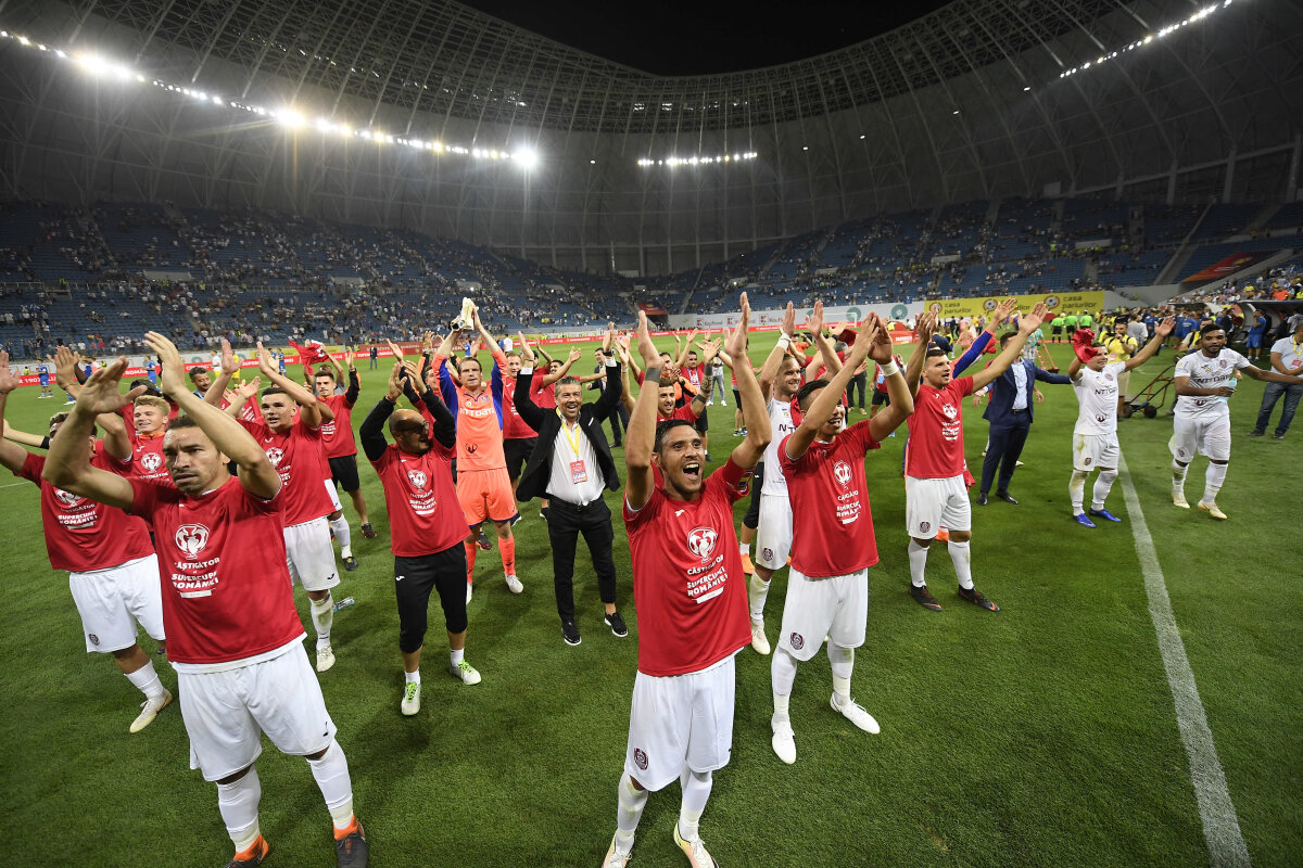 GALERIE FOTO Ce nu s-a văzut la TV » N-au suportat eșecul: ce s-a întâmplat în momentul în care jucătorii CFR-ului au ridicat Supercupa :D