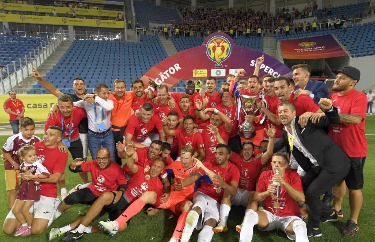 GALERIE FOTO Ce nu s-a văzut la TV » N-au suportat eșecul: ce s-a întâmplat în momentul în care jucătorii CFR-ului au ridicat Supercupa :D