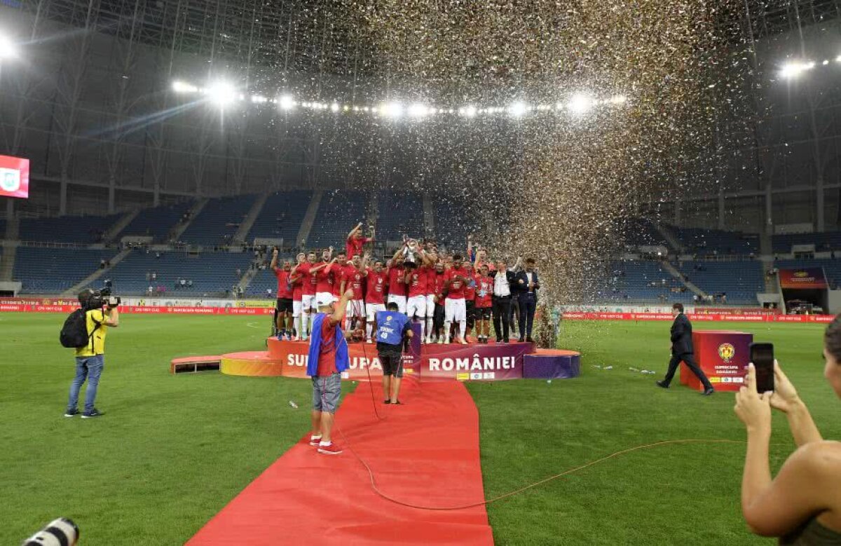 GALERIE FOTO Ce nu s-a văzut la TV » N-au suportat eșecul: ce s-a întâmplat în momentul în care jucătorii CFR-ului au ridicat Supercupa :D