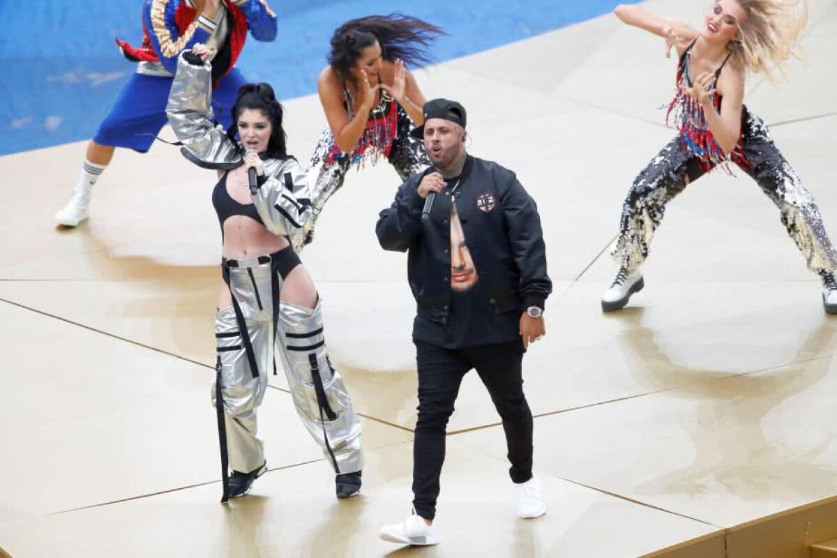 VIDEO+FOTO Ronaldinho a făcut spectacol în deschiderea finalei Mondialului! A cântat alături de alte trei nume celebre