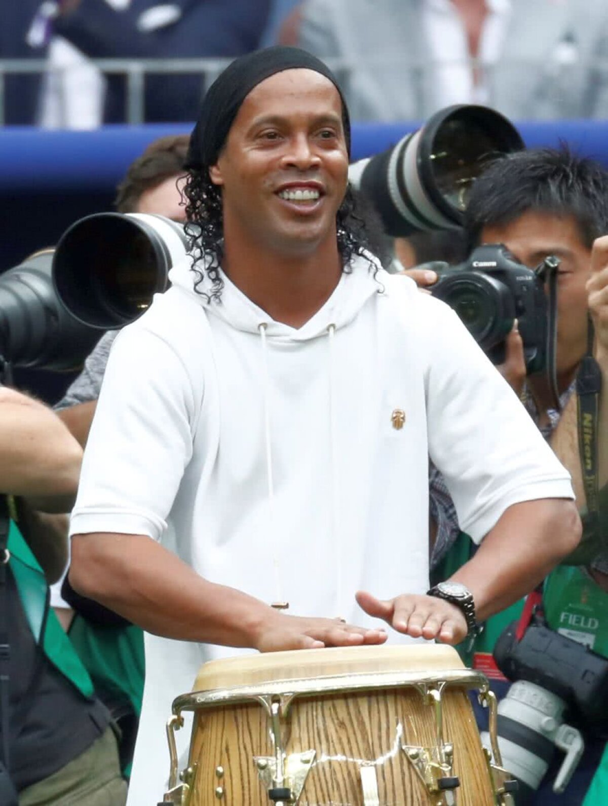 VIDEO+FOTO Ronaldinho a făcut spectacol în deschiderea finalei Mondialului! A cântat alături de alte trei nume celebre