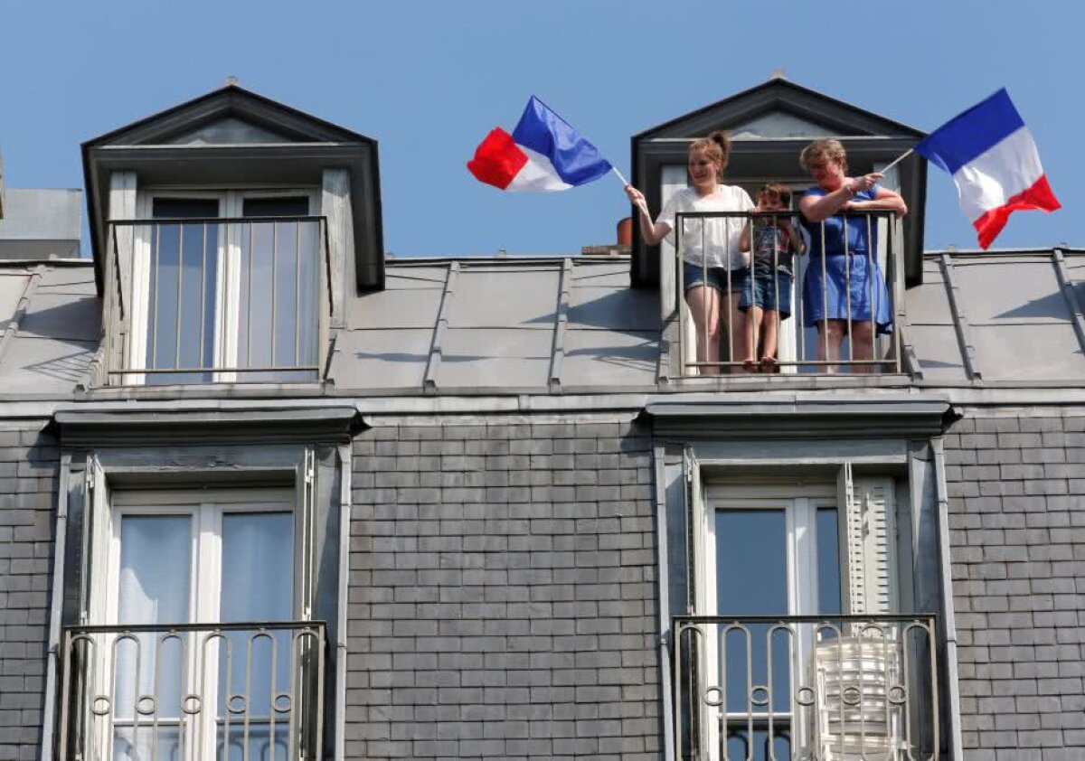 VIDEO+FOTO Imagini INCREDIBILE din Paris » Cum au sărbătorit sutele de mii de fani câștigarea Campionatului Mondial