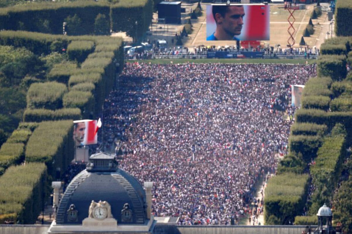 VIDEO+FOTO Imagini INCREDIBILE din Paris » Cum au sărbătorit sutele de mii de fani câștigarea Campionatului Mondial