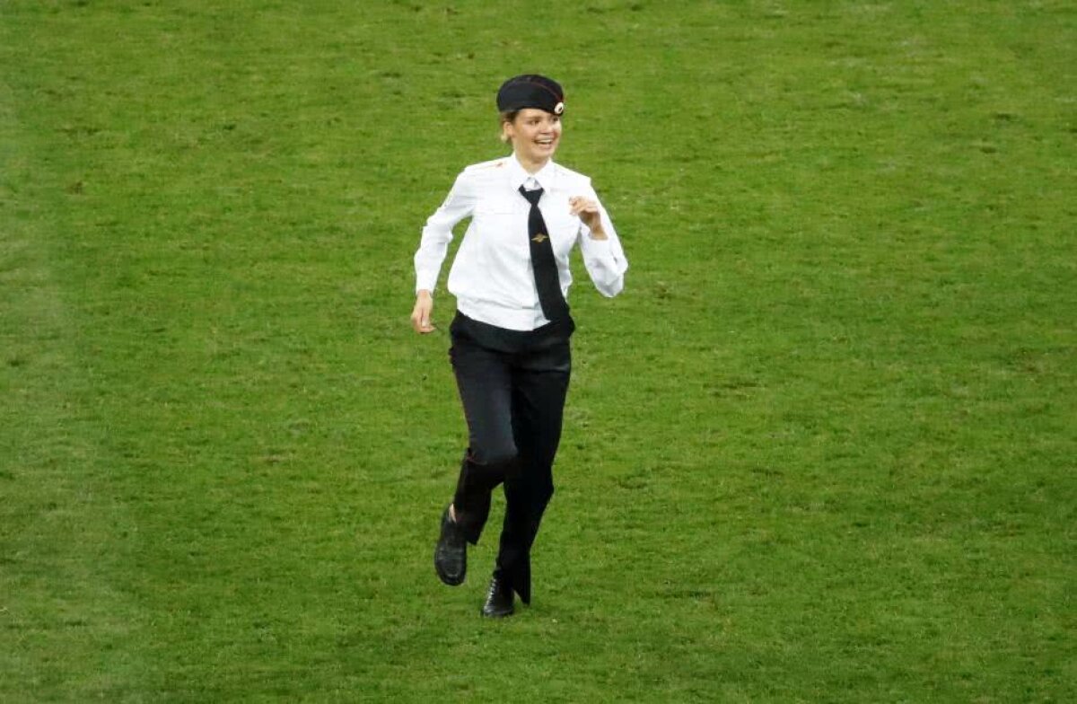 VIDEO+FOTO Mai mulți tineri în uniforme au intrat pe teren la finala CM! Cine erau și pentru ce protestau