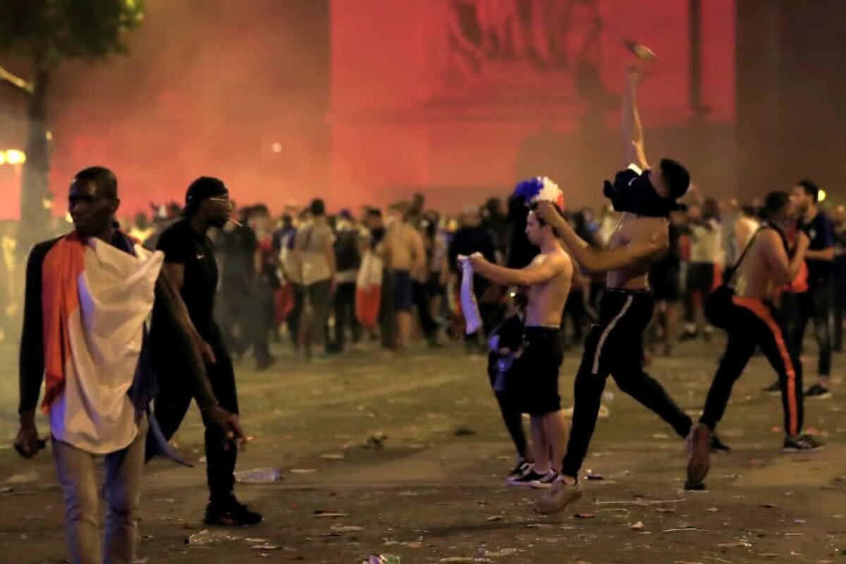 VIDEO+FOTO Bucurie dusă la extrem în Paris! Fanii s-au luat la bătaie cu forțele de ordine