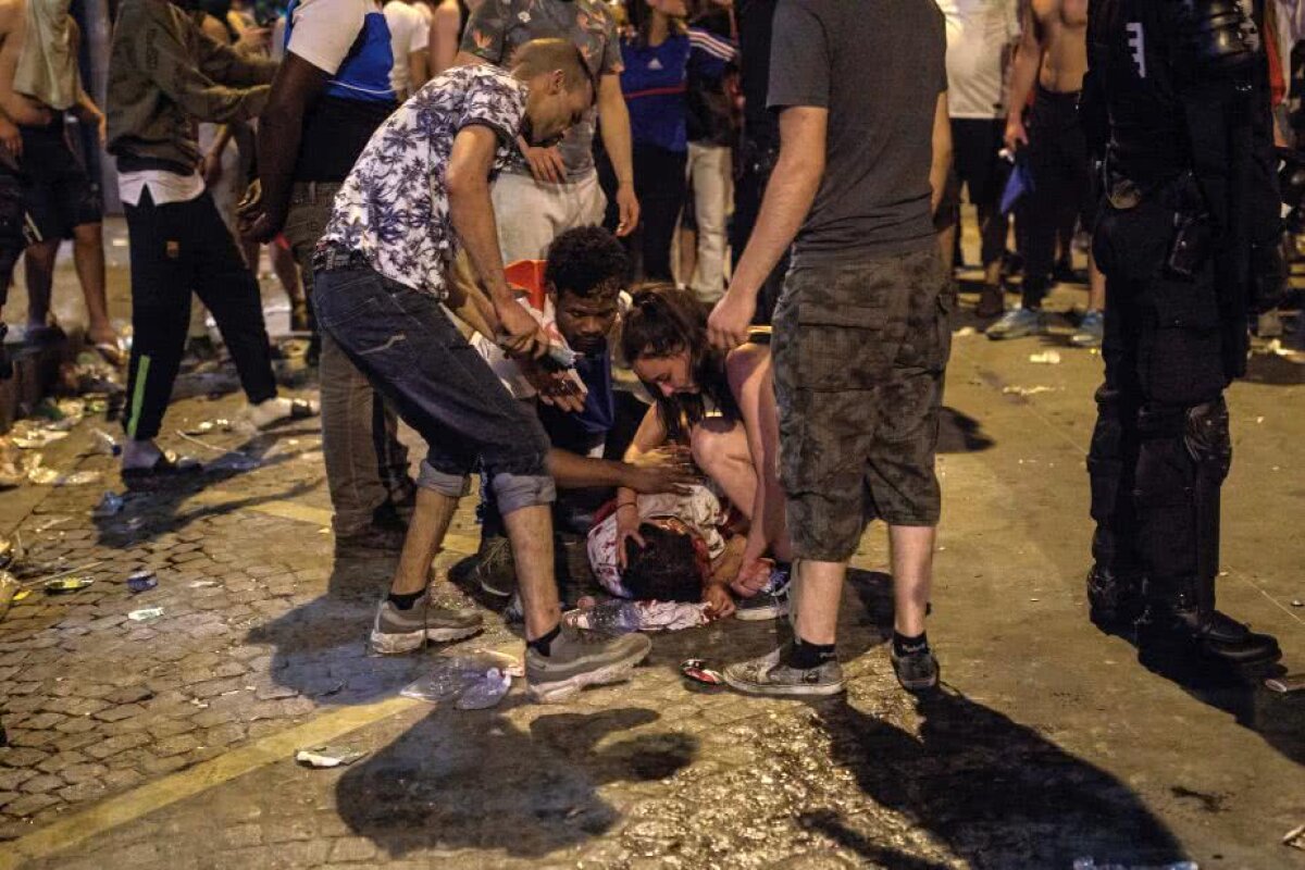 VIDEO+FOTO Bucurie dusă la extrem în Paris! Fanii s-au luat la bătaie cu forțele de ordine