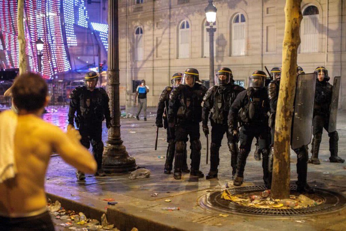 VIDEO+FOTO Bucurie dusă la extrem în Paris! Fanii s-au luat la bătaie cu forțele de ordine