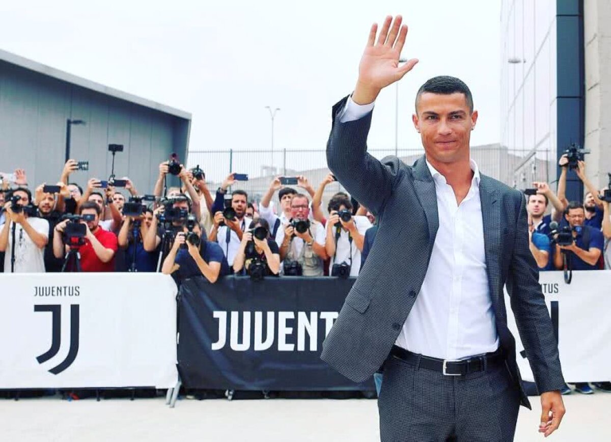 VIDEO+FOTO UPDATE Euforie la Torino: Cristiano Ronaldo, întâmpinat de sute de fani la vizita medicală la Juventus!