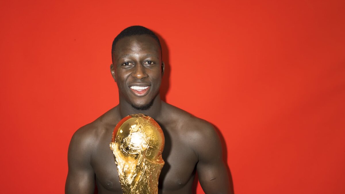 VIDEO+FOTO Francezii s-au pozat cu trofeul pentru site-ul FIFA în ipostaze amuzante » Pogba a făcut senzație :D