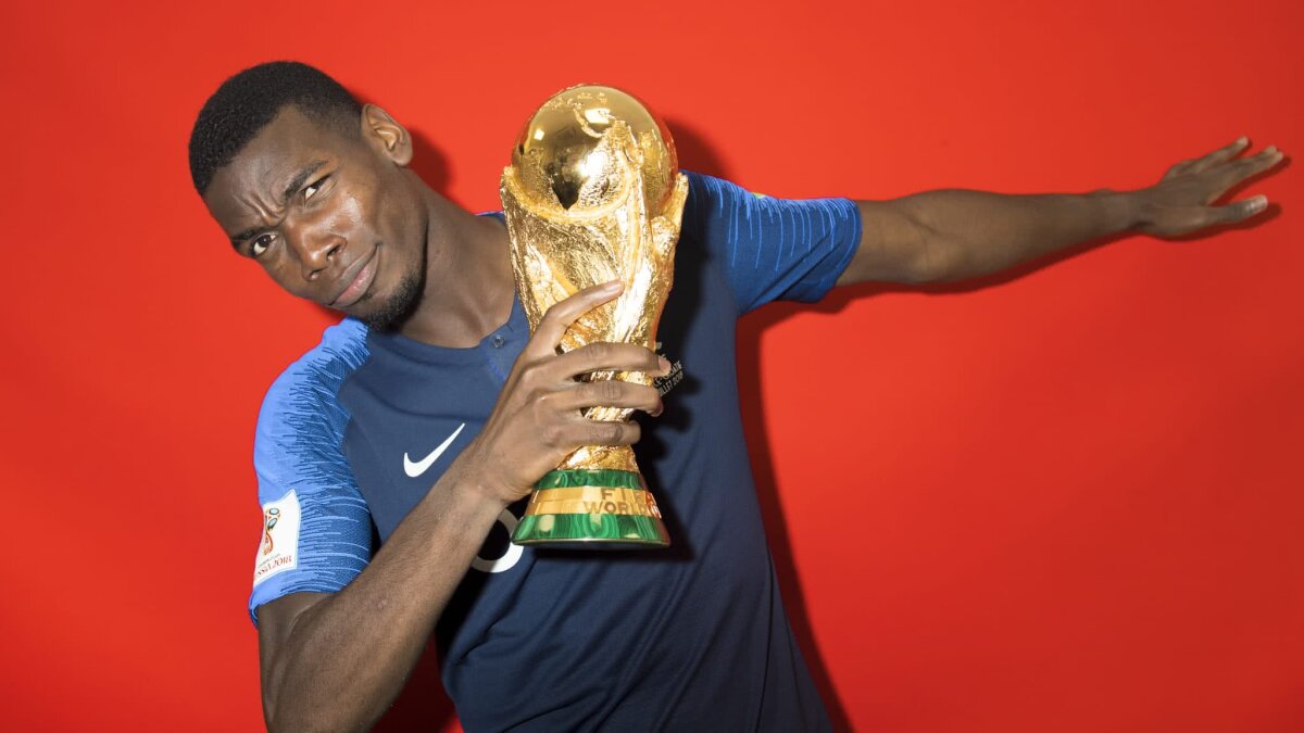 VIDEO+FOTO Francezii s-au pozat cu trofeul pentru site-ul FIFA în ipostaze amuzante » Pogba a făcut senzație :D