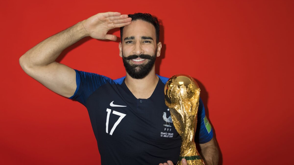 VIDEO+FOTO Francezii s-au pozat cu trofeul pentru site-ul FIFA în ipostaze amuzante » Pogba a făcut senzație :D