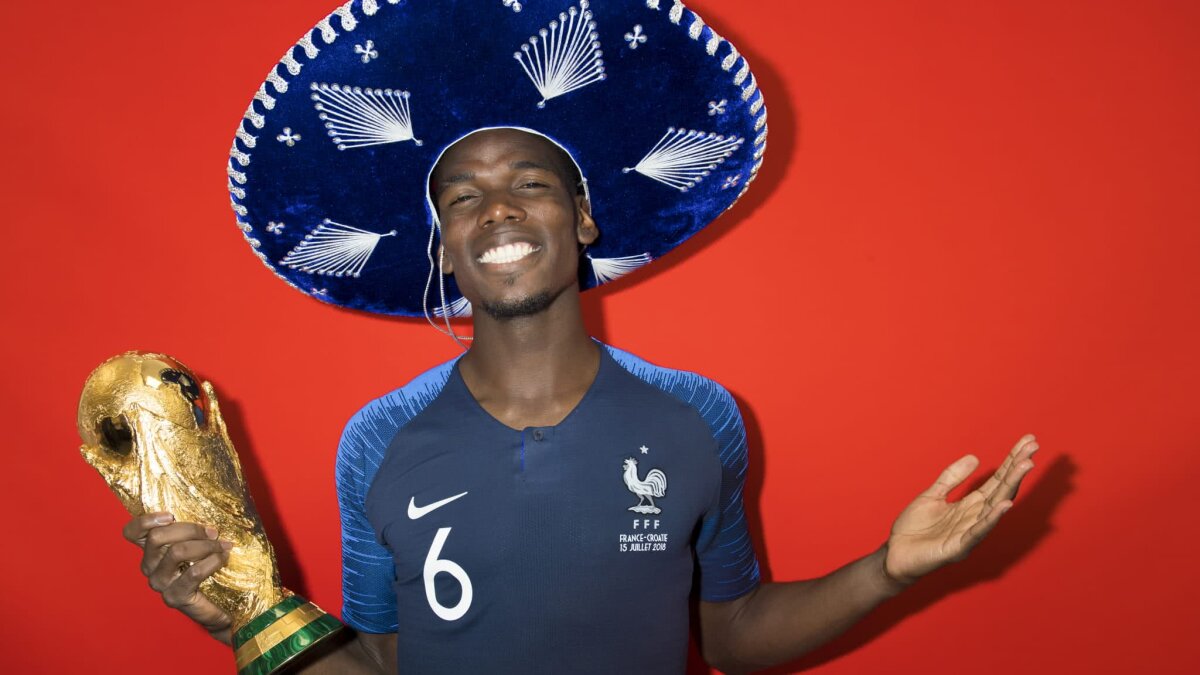 VIDEO+FOTO Francezii s-au pozat cu trofeul pentru site-ul FIFA în ipostaze amuzante » Pogba a făcut senzație :D