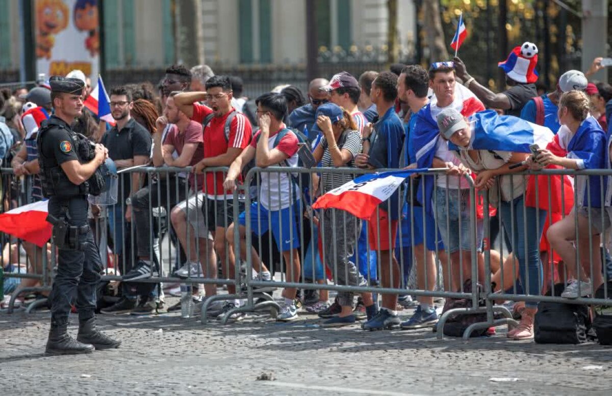 VIDEO+FOTO Le jour de gloire est arrivé » Naționala Franței, primire de gală la aeroport + Sărbătoarea a continuat pe Champs-Elysees