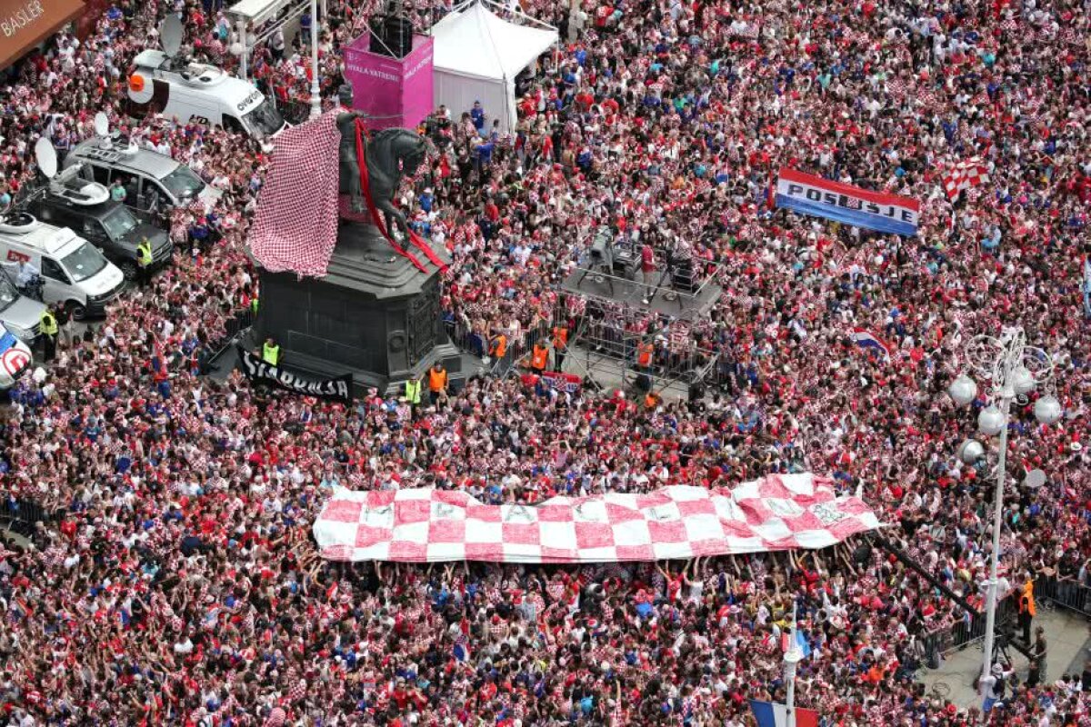 VIDEO+FOTO Imagini fabuloase de la Zagreb » Peste 100.000 de persoane au celebrat performanța naționalei Croației! Din '96 n-au mai fost atâția oameni pe străzi