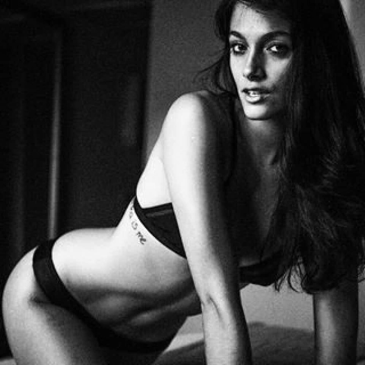 FOTO Nu se mai ascund! Iubire ca în povești pentru starul lui Juventus cu o cântăreață sexy