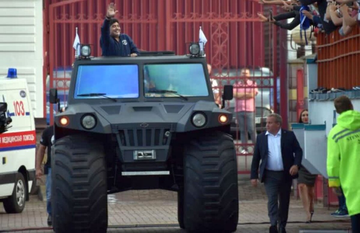GALERIE FOTO Opulență în Belarus: Maradona, zeu și în Brest! Paradă în toată regula + cadou fabulos la învestire