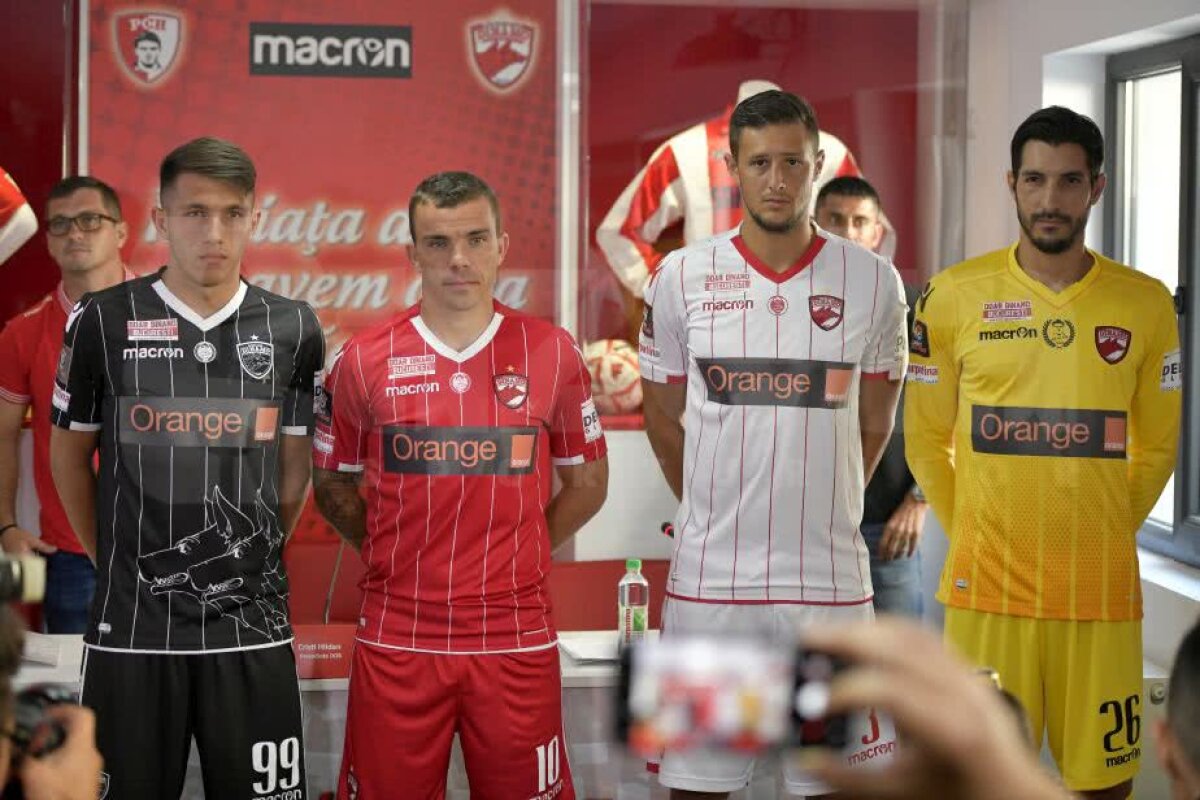 GALERIE FOTO Dinamo și-a prezentat azi echipamentul pentru noul sezon » Al 3-lea model este unul special: elemente-surpriză pentru fani