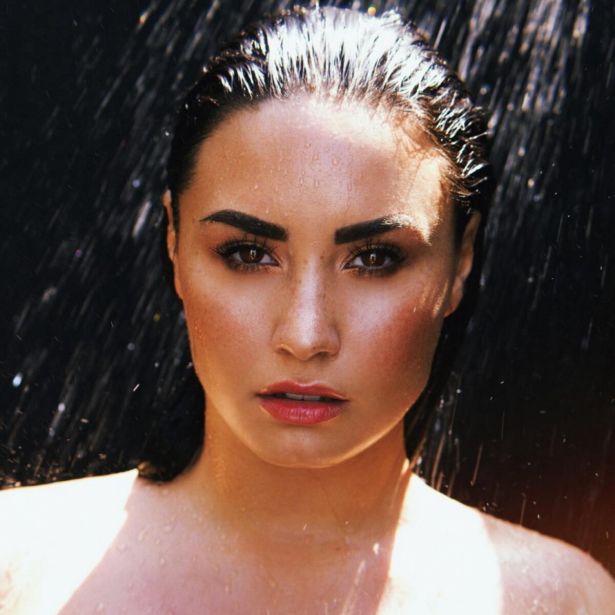GALERIE FOTO Demi Lovato, fotografii incendiare pe internet