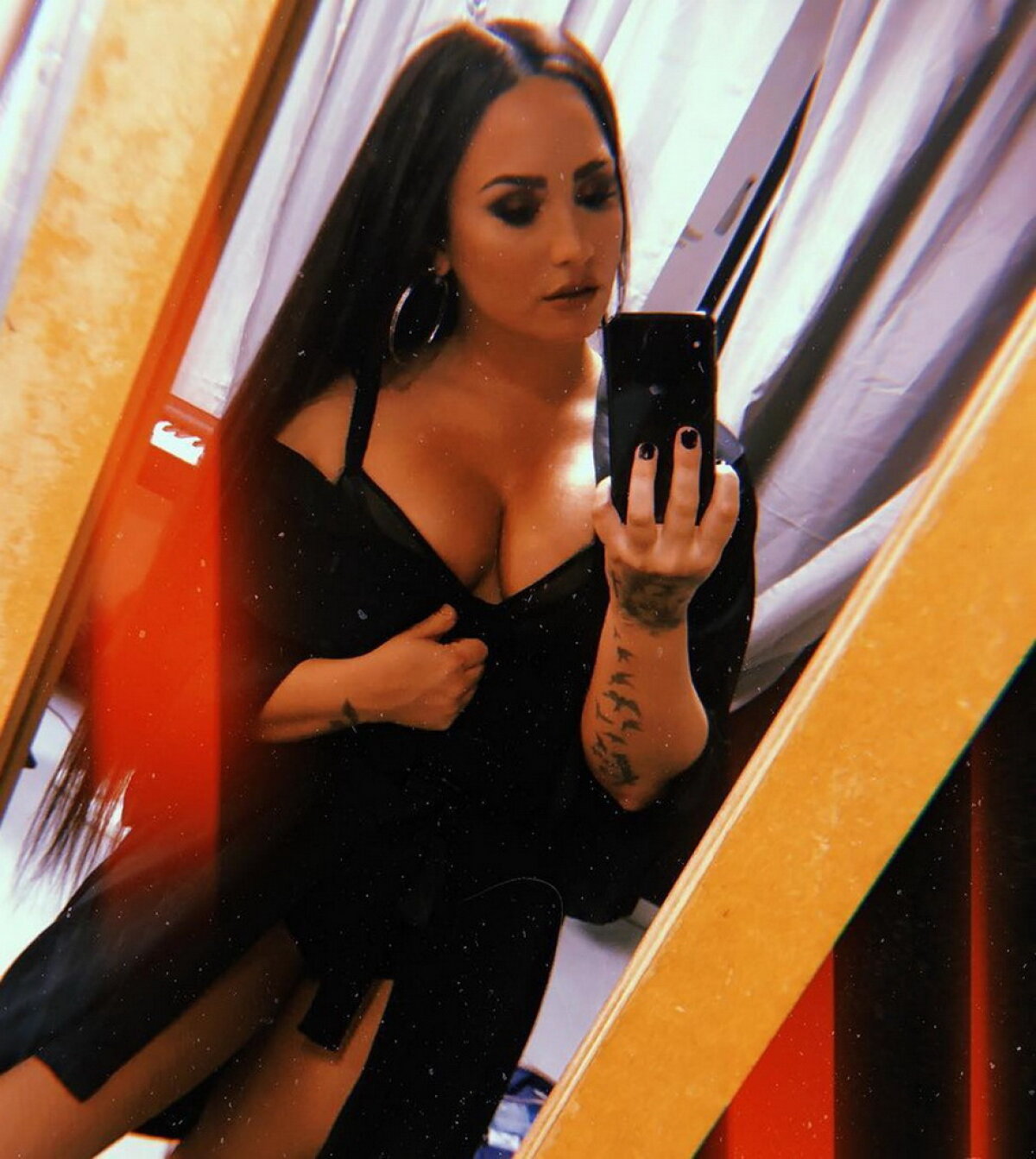 GALERIE FOTO Demi Lovato, fotografii incendiare pe internet