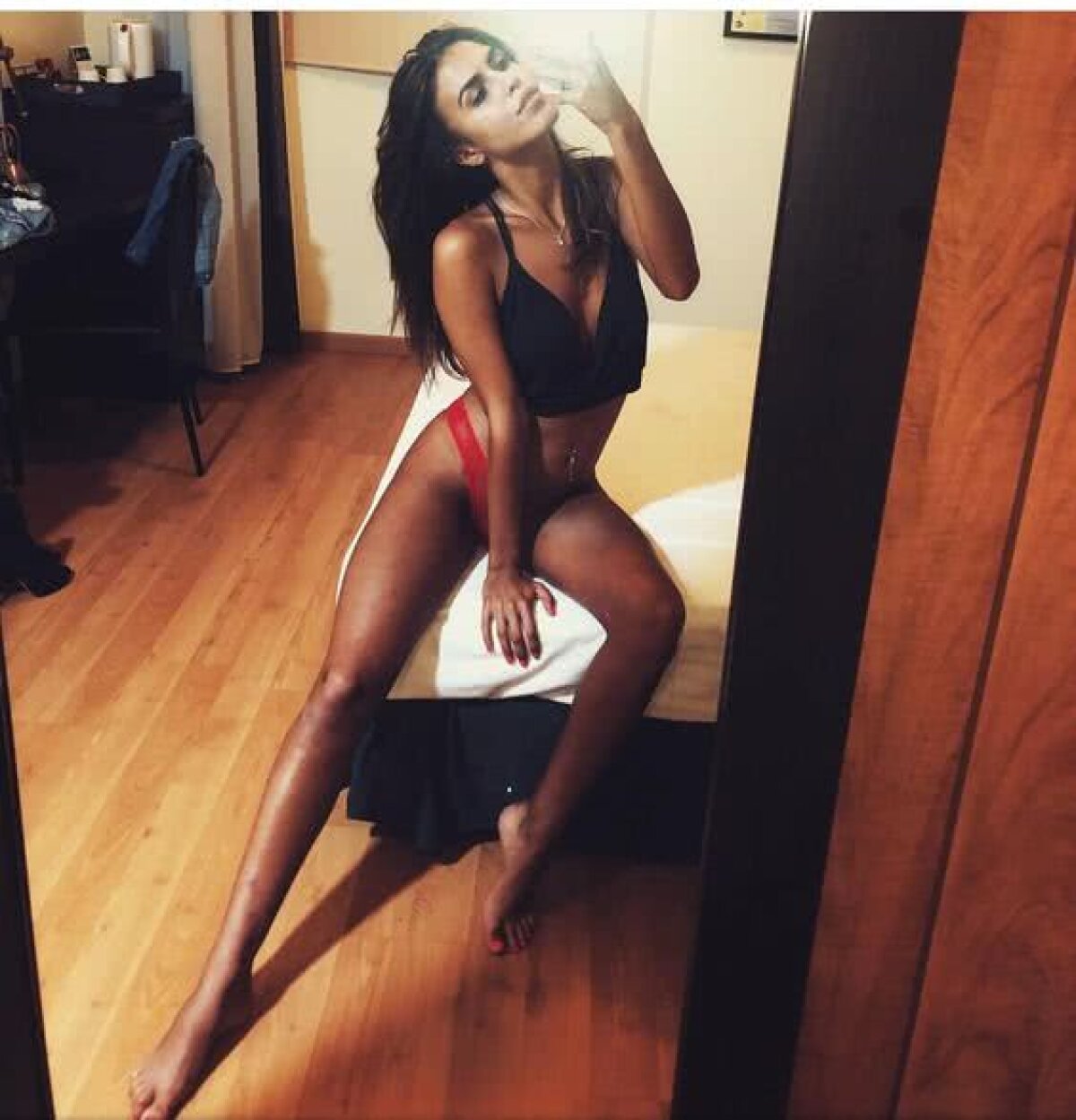 FOTO Devoratoarea de fotbaliști a fost dată de gol de foștii iubiți » Trimite selfie-uri nud starurilor din fotbal!