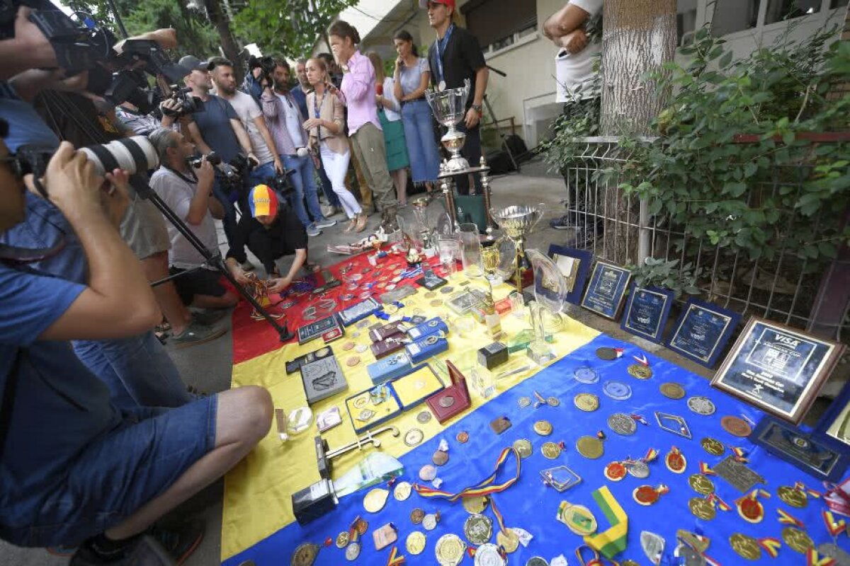 VIDEO+FOTO Marian Drăgulescu a protestat în fața MTS » A venit Poliția