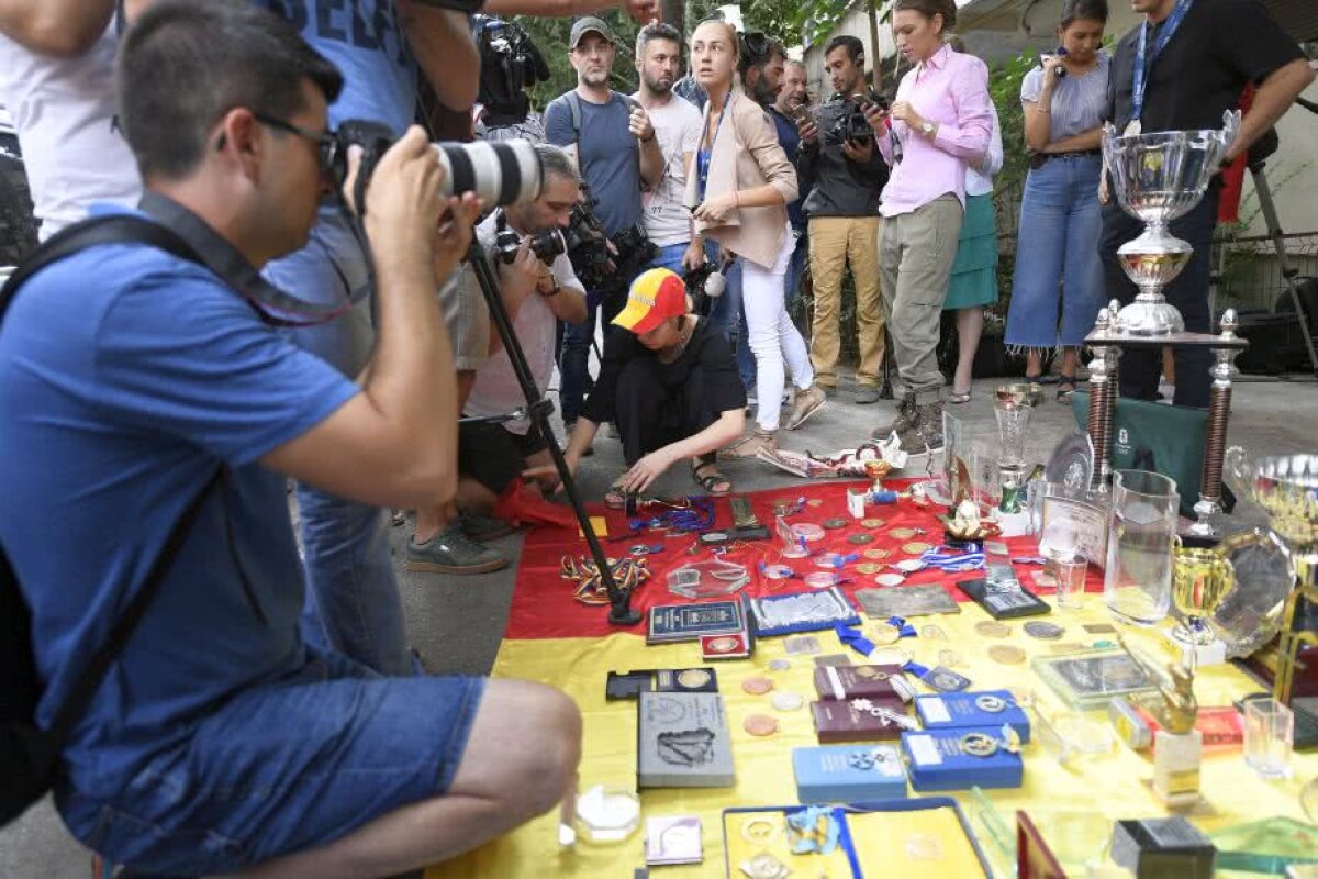 VIDEO+FOTO Marian Drăgulescu a protestat în fața MTS » A venit Poliția