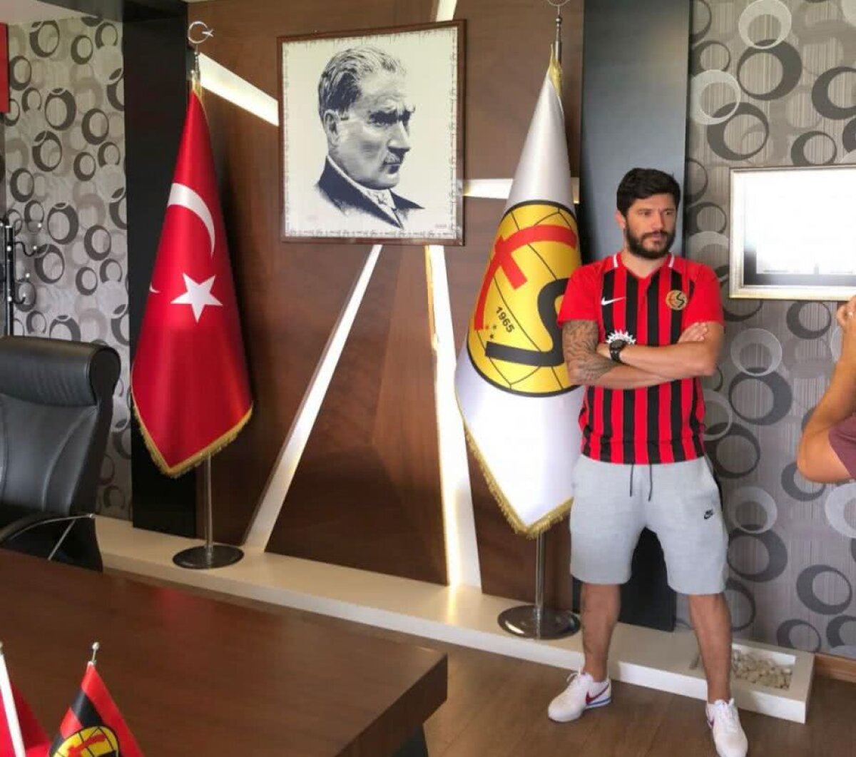 FOTO Cristi Tănase și-a găsit echipă! I-au greșit numele pe poza de prezentare :S