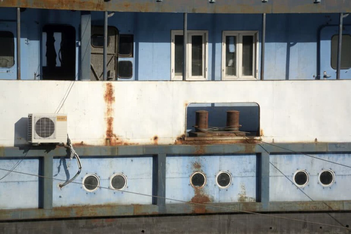 INVESTIGAȚIE GSP // FOTO Imagini-șoc: au scufundat câteva sute de mii de euro! Rabla de la Orșova pe care trebuiau să stea sportivii, dar care nu a găzduit pe nimeni în 13 ani