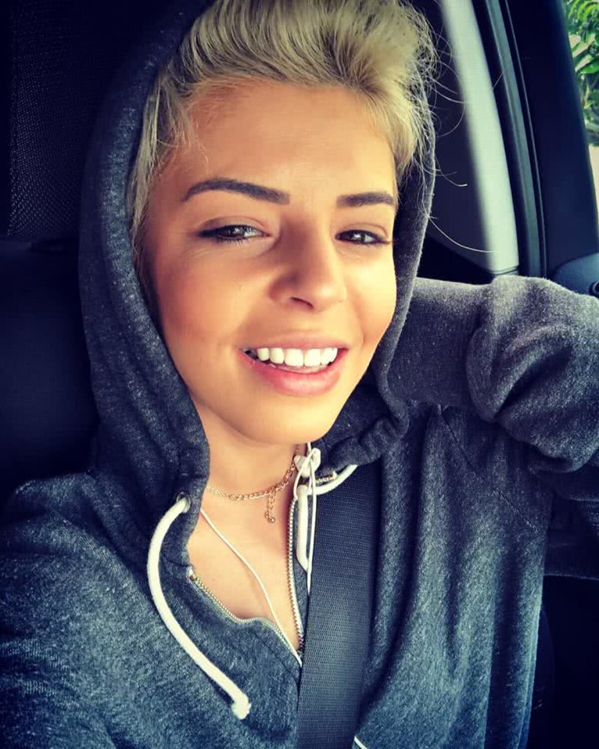 FOTO Cântăreața Iulia Dumitrache face fitness-balet pentru a se menține în formă: "Sportul e perfect pentru zilele stresante"