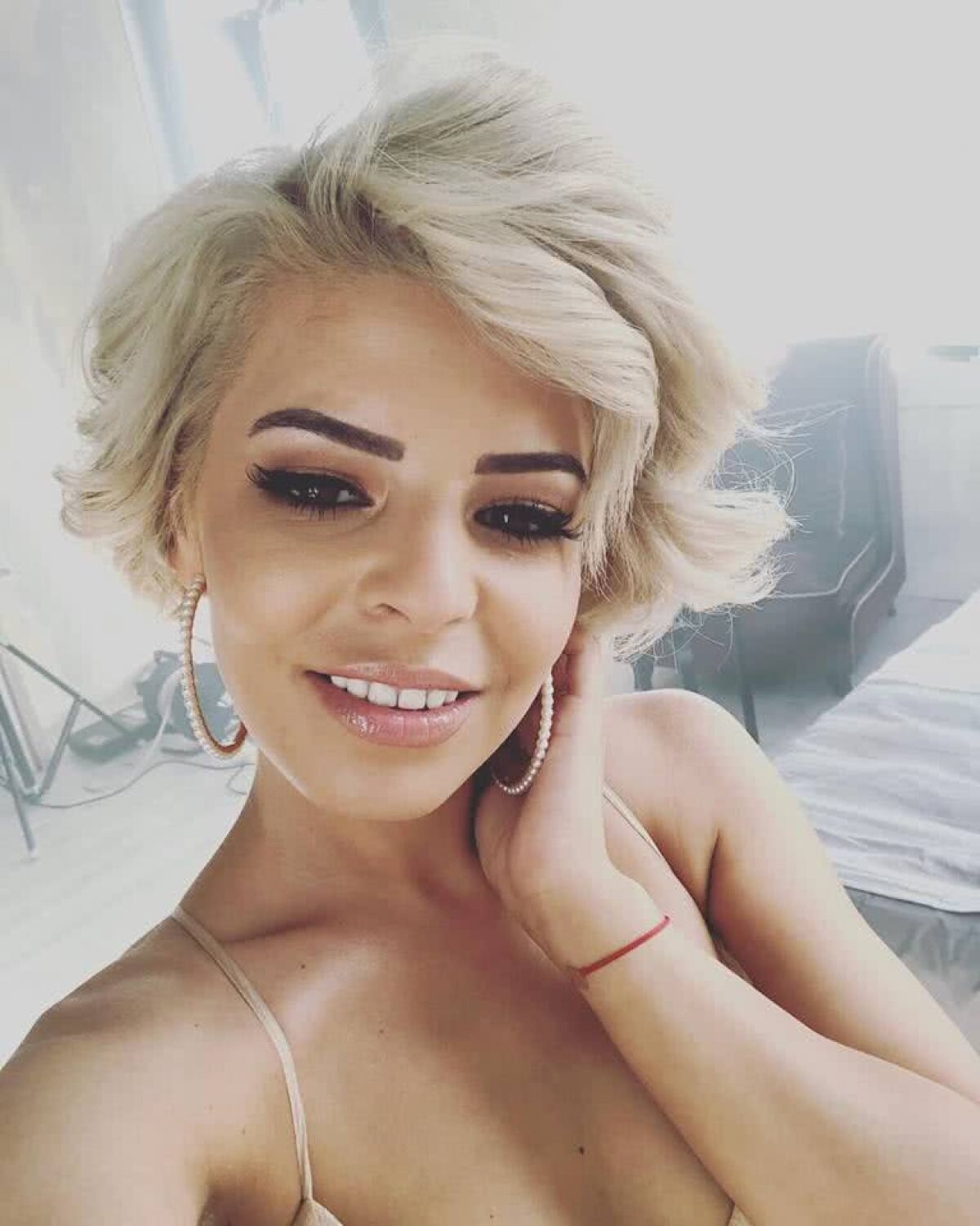 FOTO Cântăreața Iulia Dumitrache face fitness-balet pentru a se menține în formă: "Sportul e perfect pentru zilele stresante"