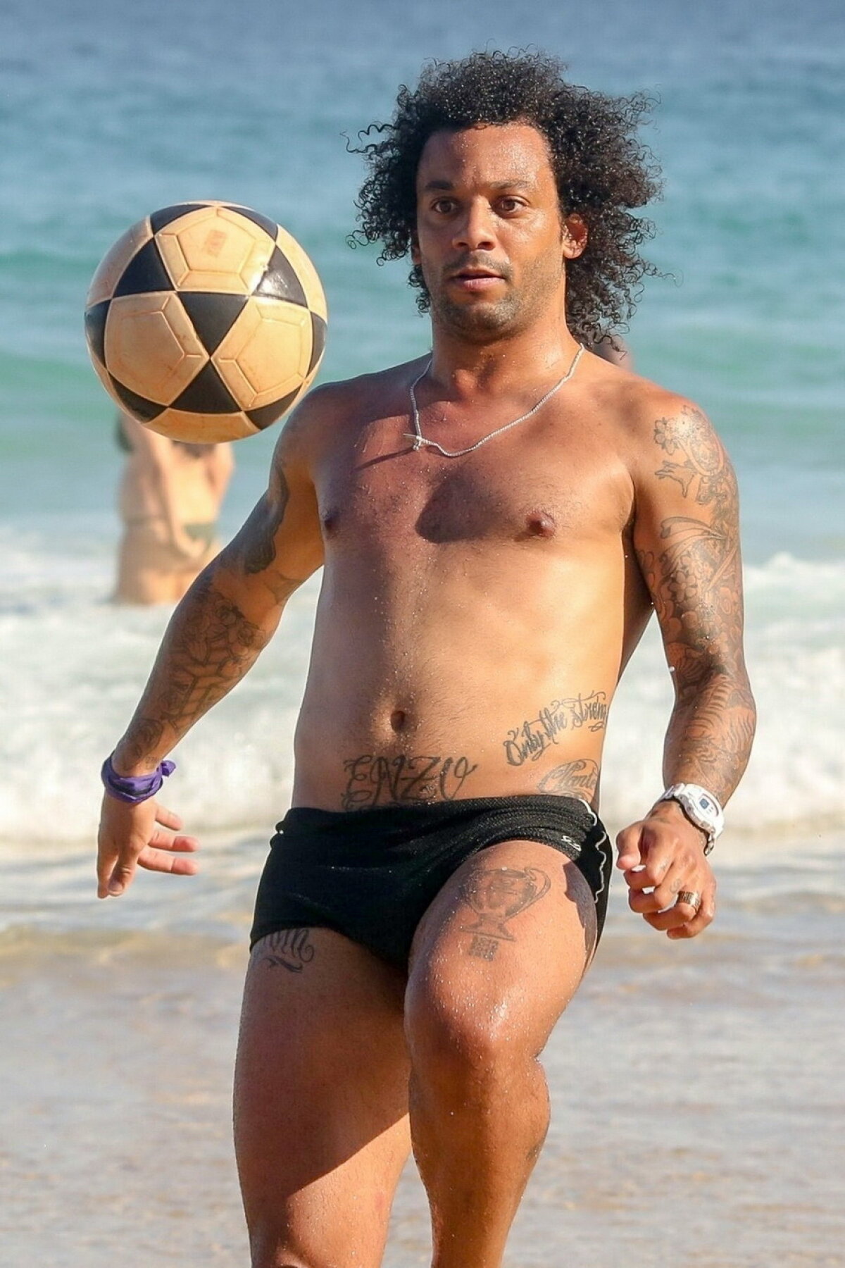 GALERIE FOTO Marcelo, la bustul gol pe plaja din Rio de Janeiro