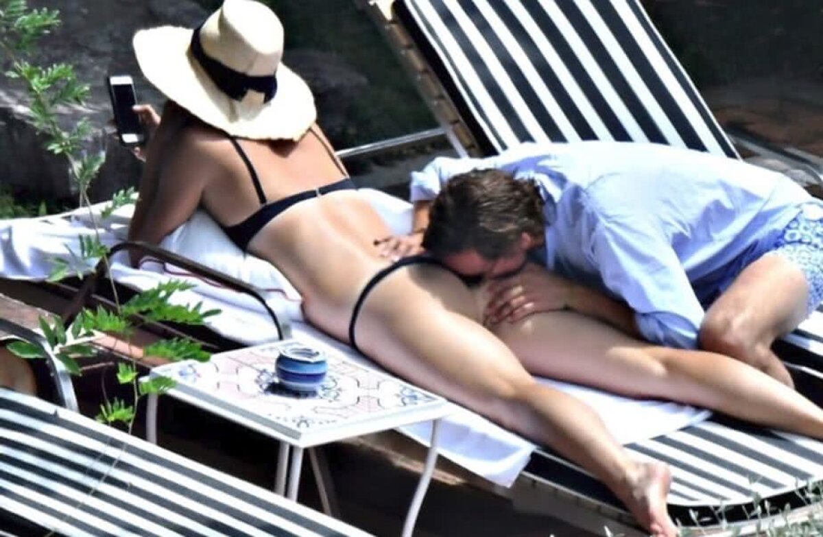 MARIA SHARAPOVA. GALERIE FOTO Nu s-a putut abține! Imagini incendiare cu Maria Sharapova și iubitul la plajă