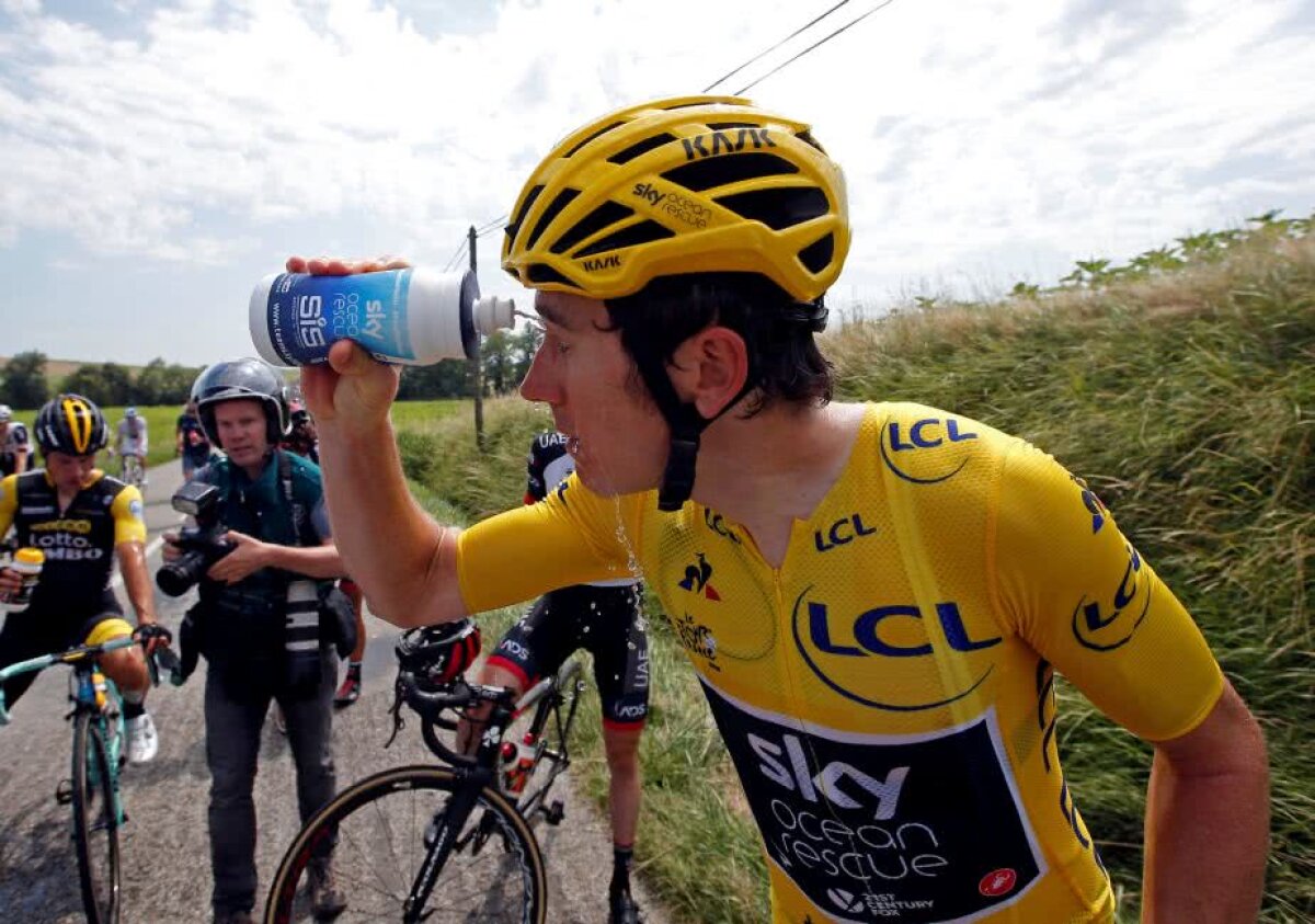 HAOS în Turul Franței! Fermierii au blocat drumul și poliția a dat cu gaze lacrimogene! Rutierii au primit îngrijiri medicale