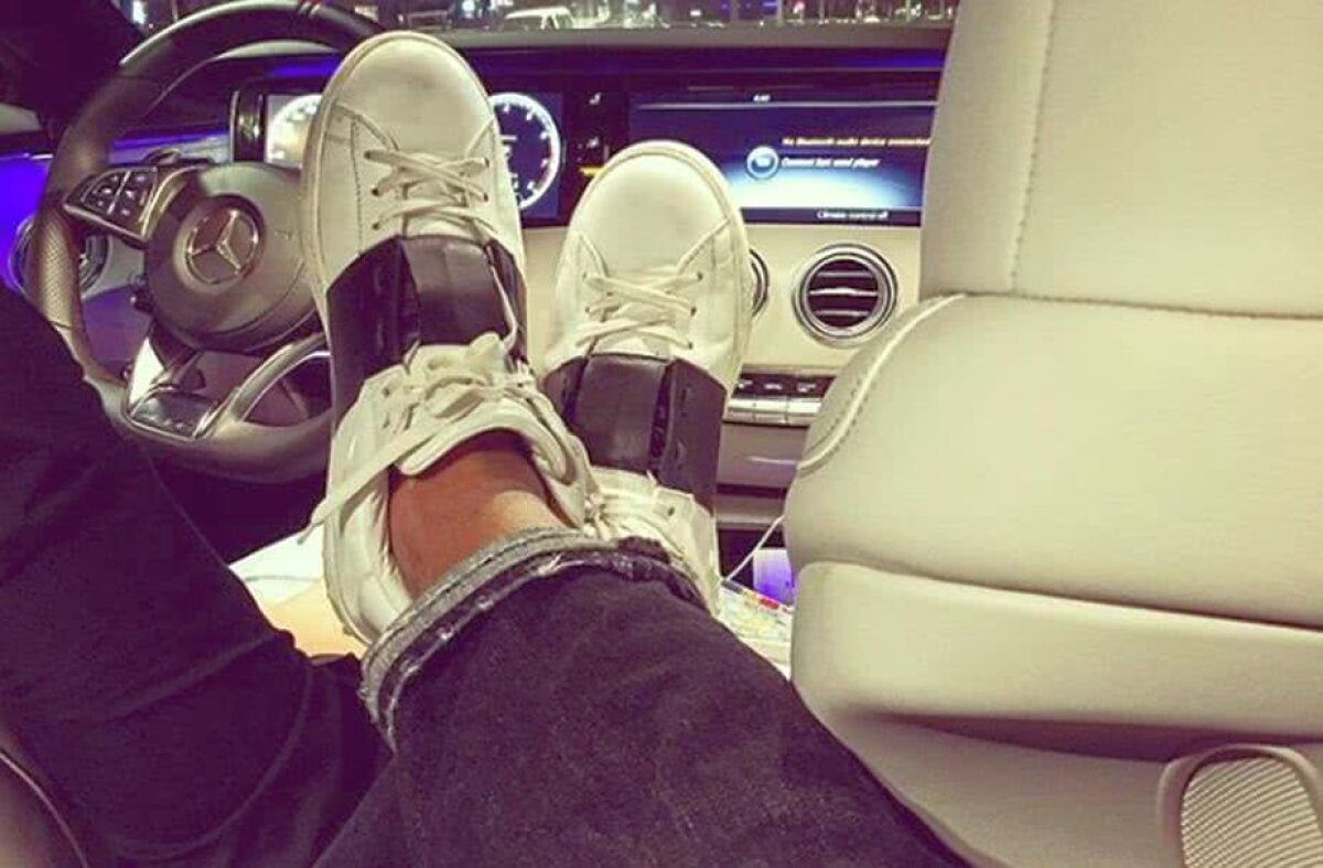 FOTO Fotbalistul din Liga a 2-a care e vedetă pe Instagram: supermașină de 200.000 de euro, haine de la Gucci și Valentino și mesaje unice: "Pot să comand niște rivali? Acum nu am niciunul"